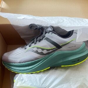 Saucony Tempus Men's Gray and Green Running Shoes NIB